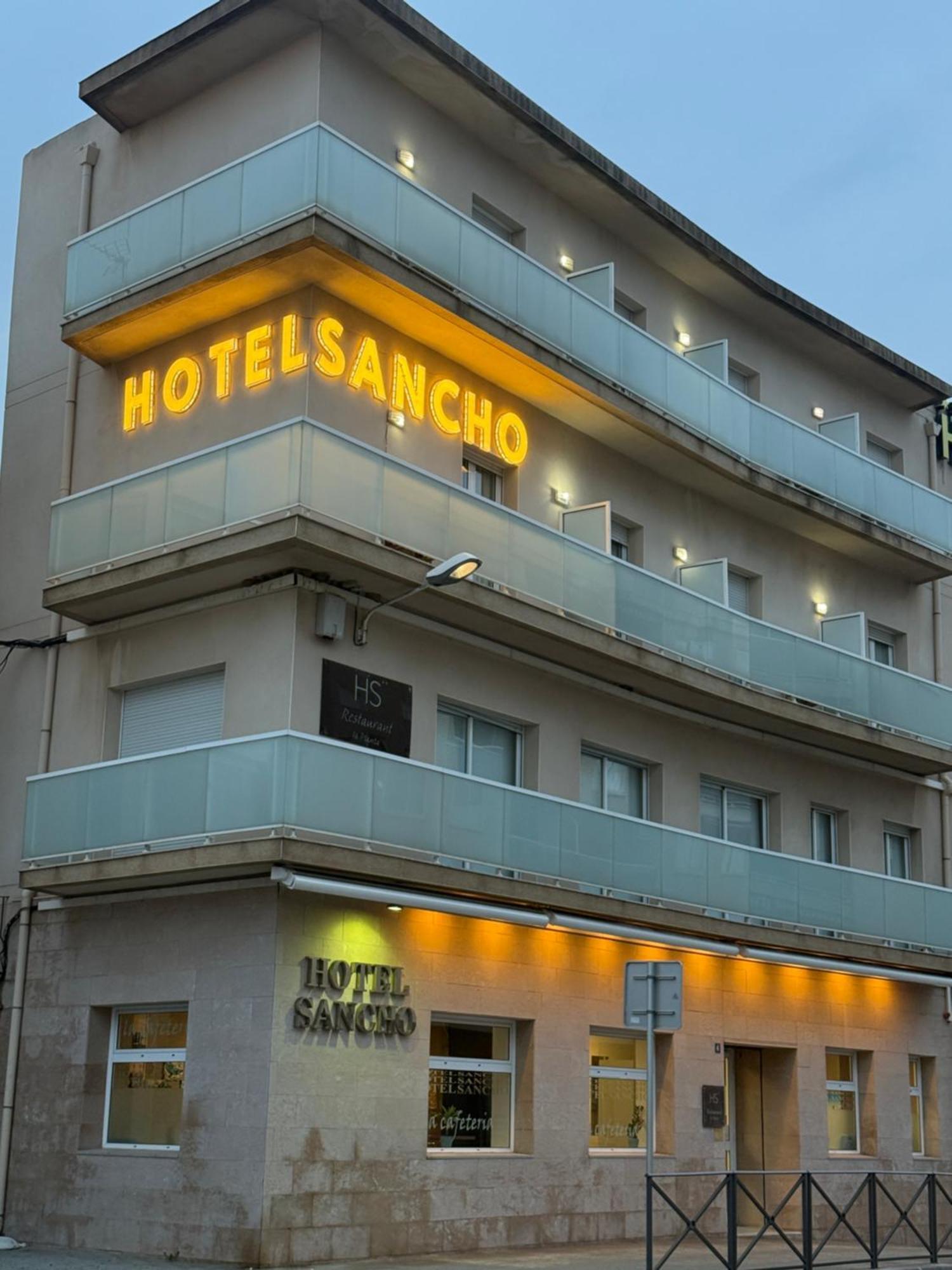 Hotel Sancho Vandellòs i l’Hospitalet de l’Infant Exterior foto